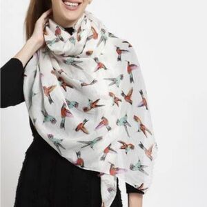 Elegant Bird Print Scarf - White similares a pic